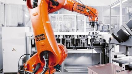 從普通機(jī)械到智慧大腦 工業(yè)機(jī)器人如何重塑制造未來